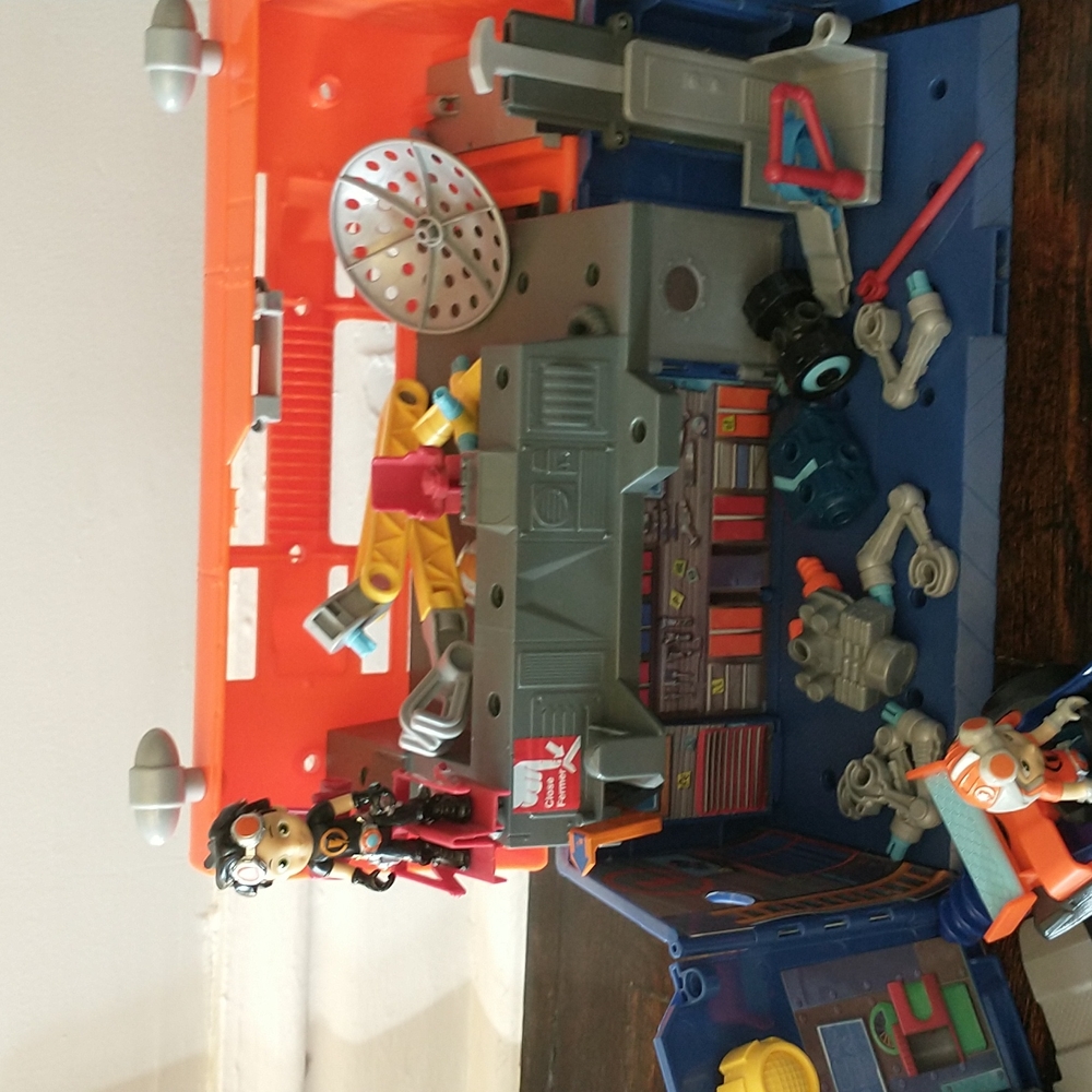 Rusty Rivets Playset - Picture 4 of 11